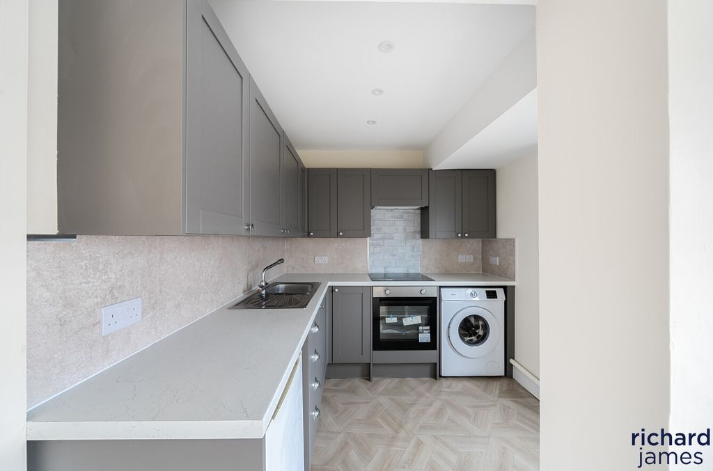 Property photo 2 of 14 094006412Db34d7590Aeb2Df8605Fb7E