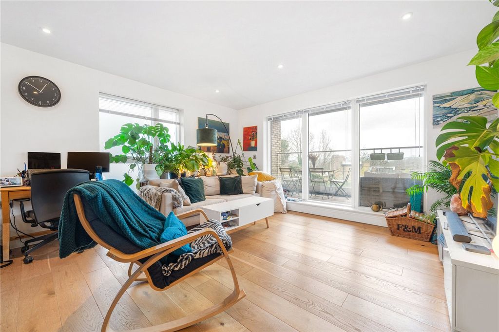 Property photo 3 of 15 Reception