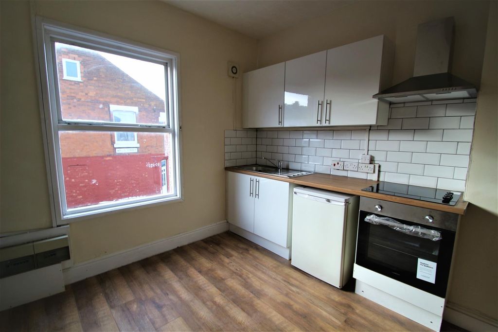 Property photo 1 of 4 Murray Road 66 Flat 3 - Kitchen.Jpg