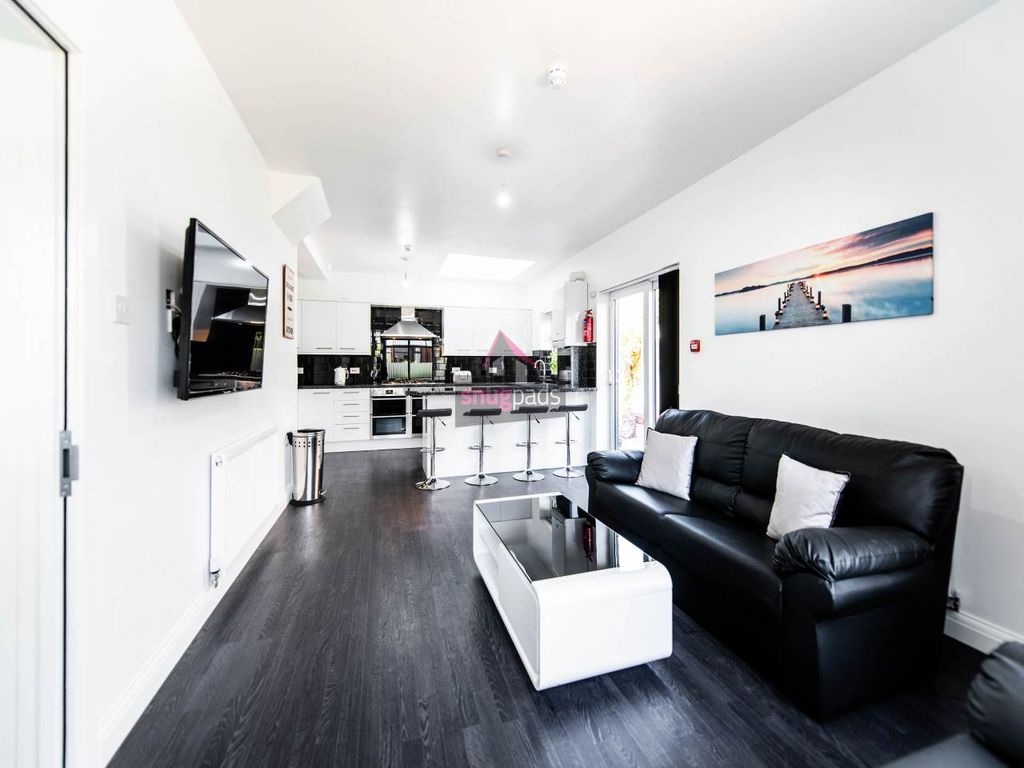 Property photo 2 of 6 1