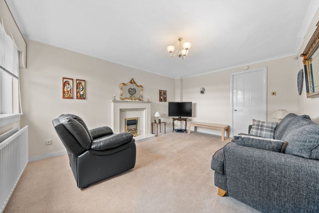 Property photo 2 of 25