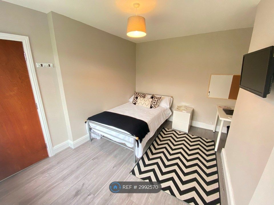 Property photo 1 of 18 The Available Room