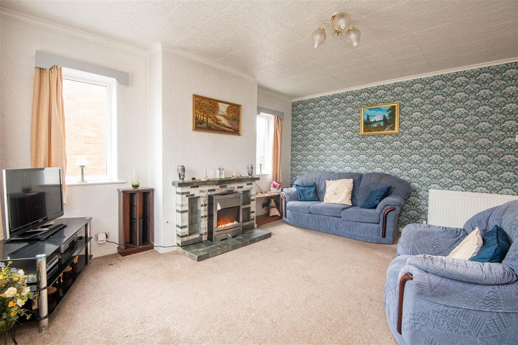 Property photo 2 of 20 Lounge