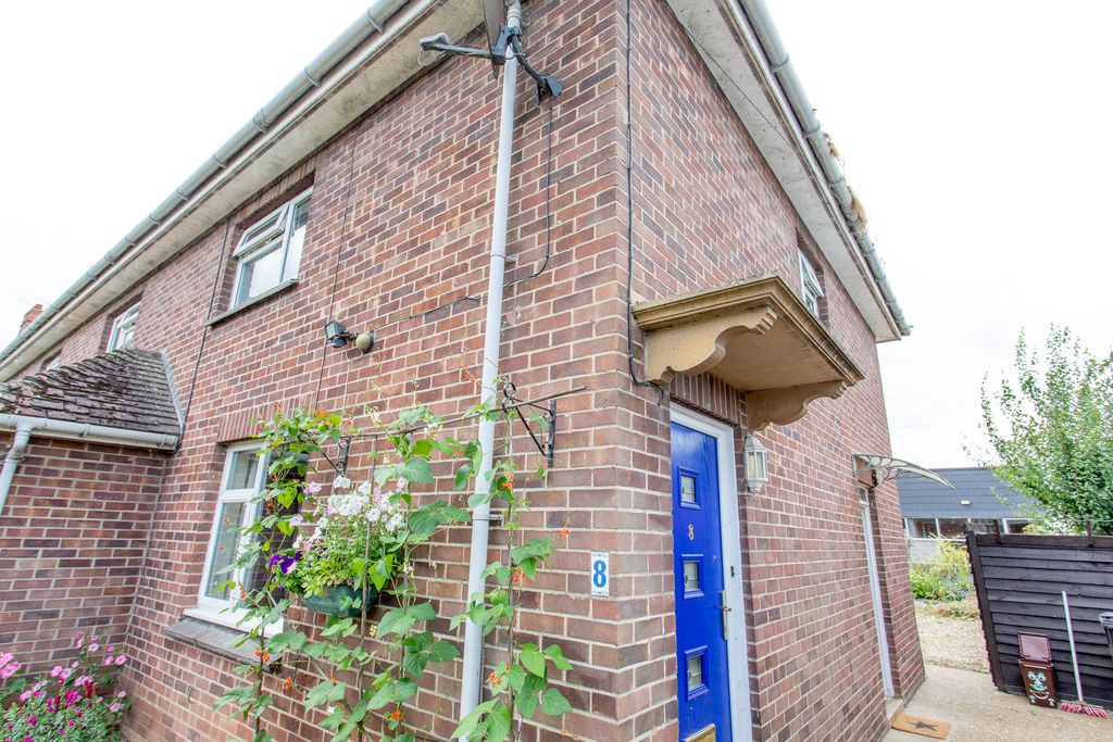 Property photo 1 of 9 Photo 8