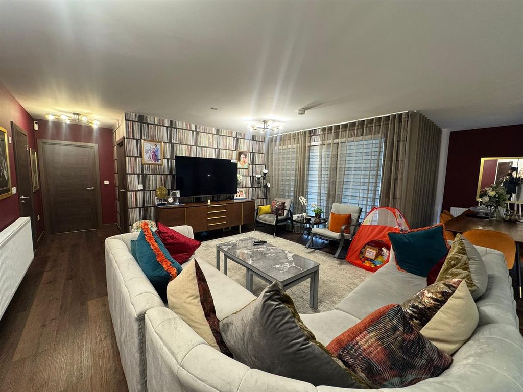 Property photo 1 of 11 2 Bed Flat - Powerhouse Land