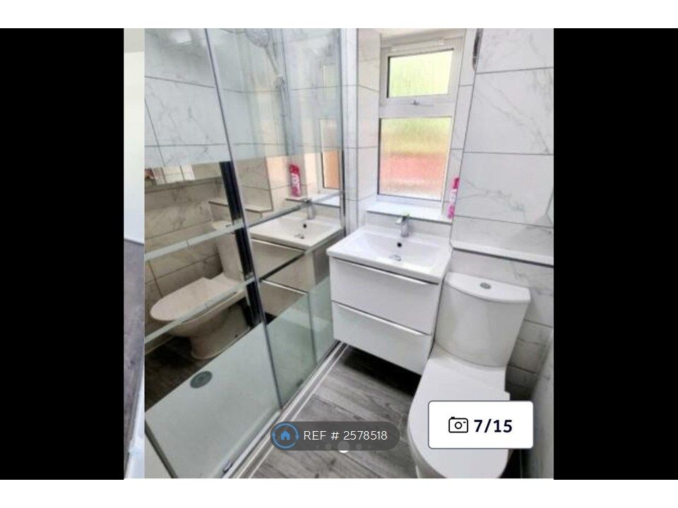 Property photo 2 of 12 Bathroom
