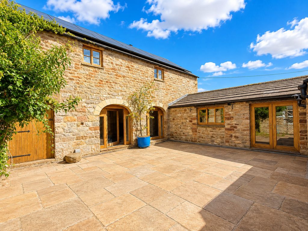 Property photo 1 of 21 Enclosed Rear Courtyard