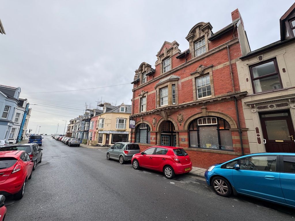 Property photo 2 of 52