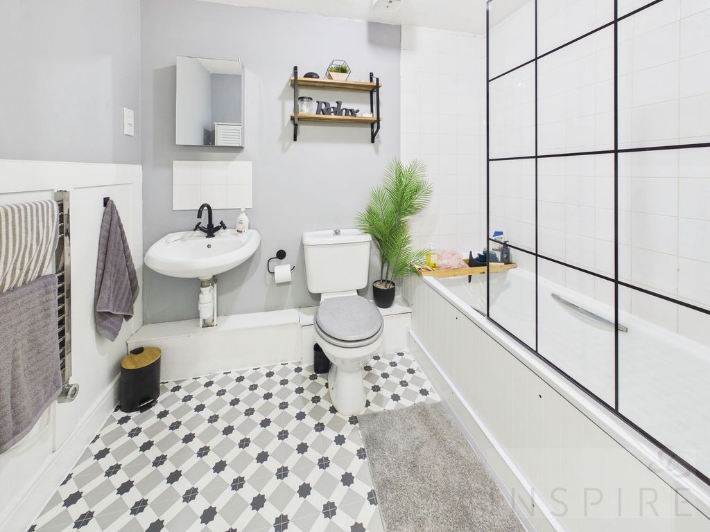 Property photo 3 of 11