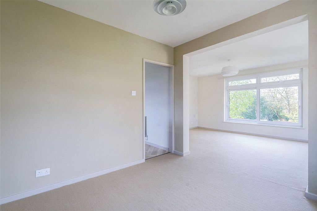 Property photo 3 of 13 Gore Road E9