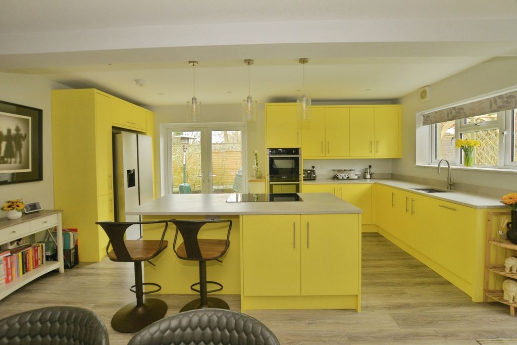 Property photo 3 of 20 Kitchen/Dining