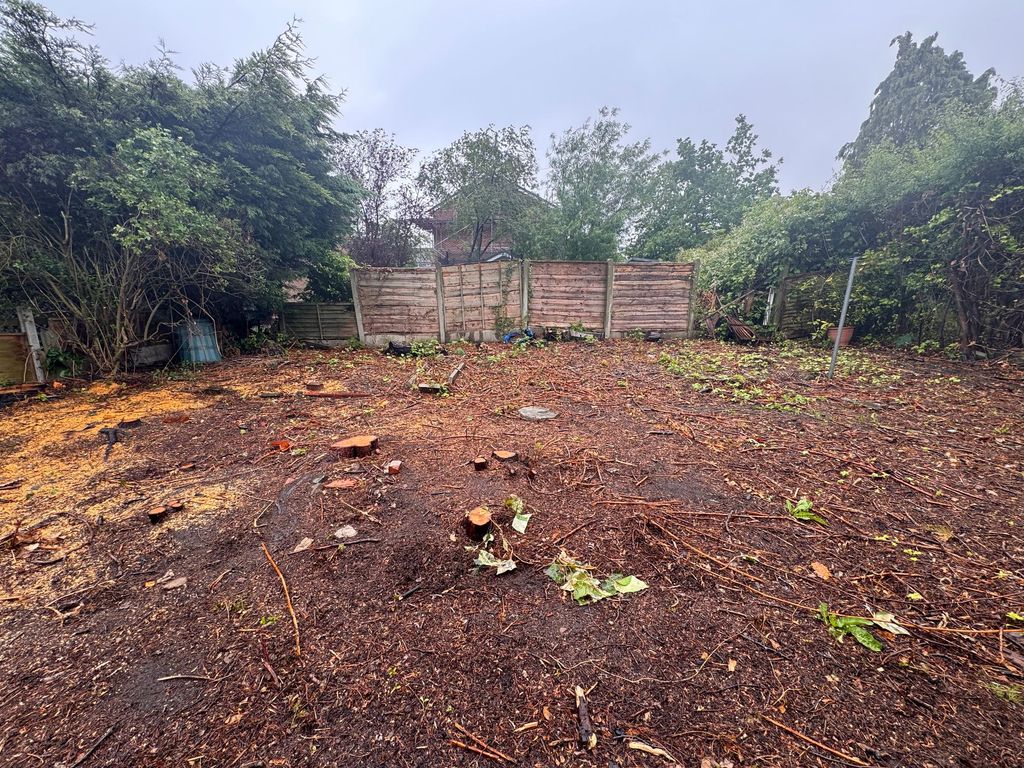 Property photo 2 of 12 Garden