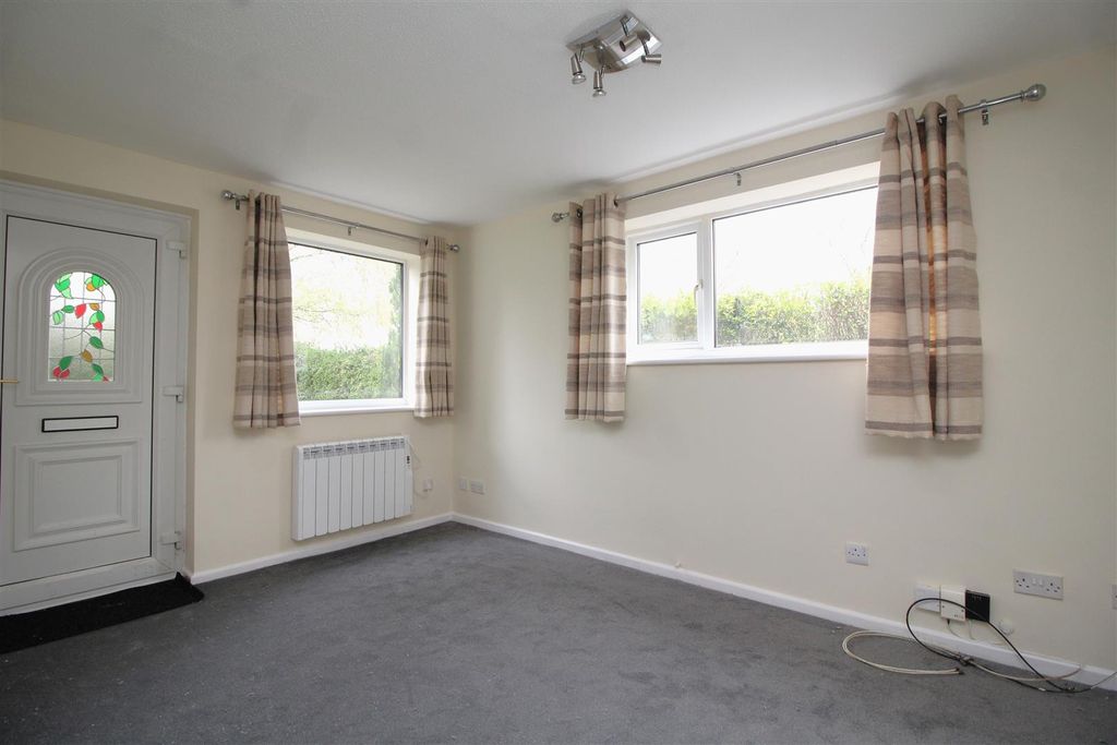 Property photo 3 of 9 Living Room 2 .Jpg