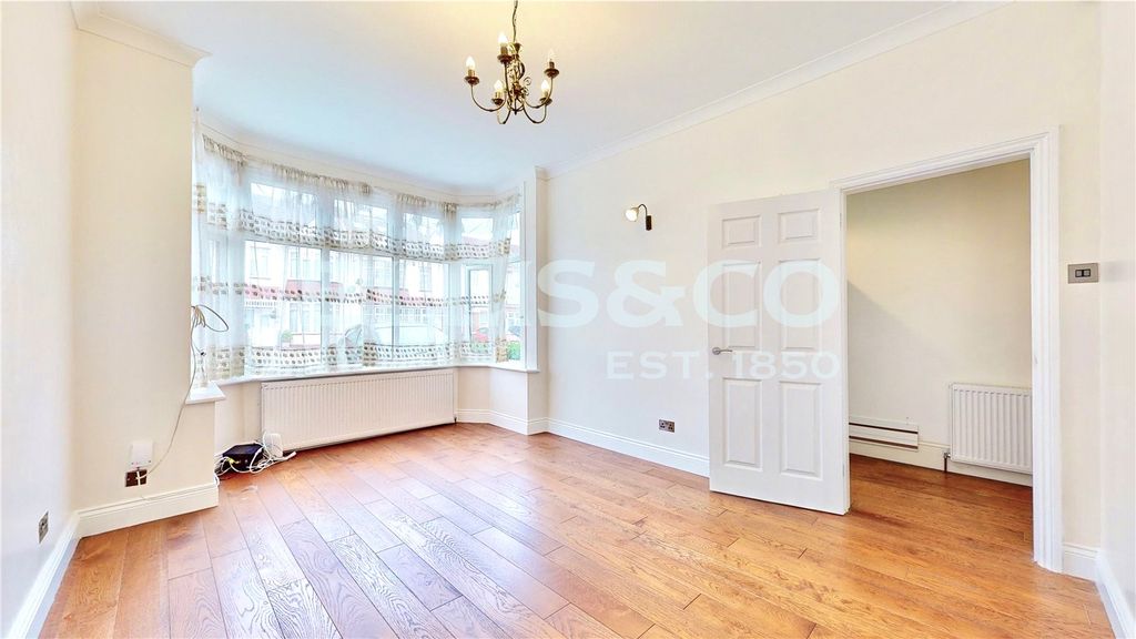 Property photo 2 of 33 Picture No. 57