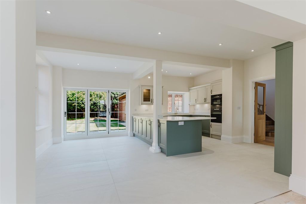 Property photo 3 of 48