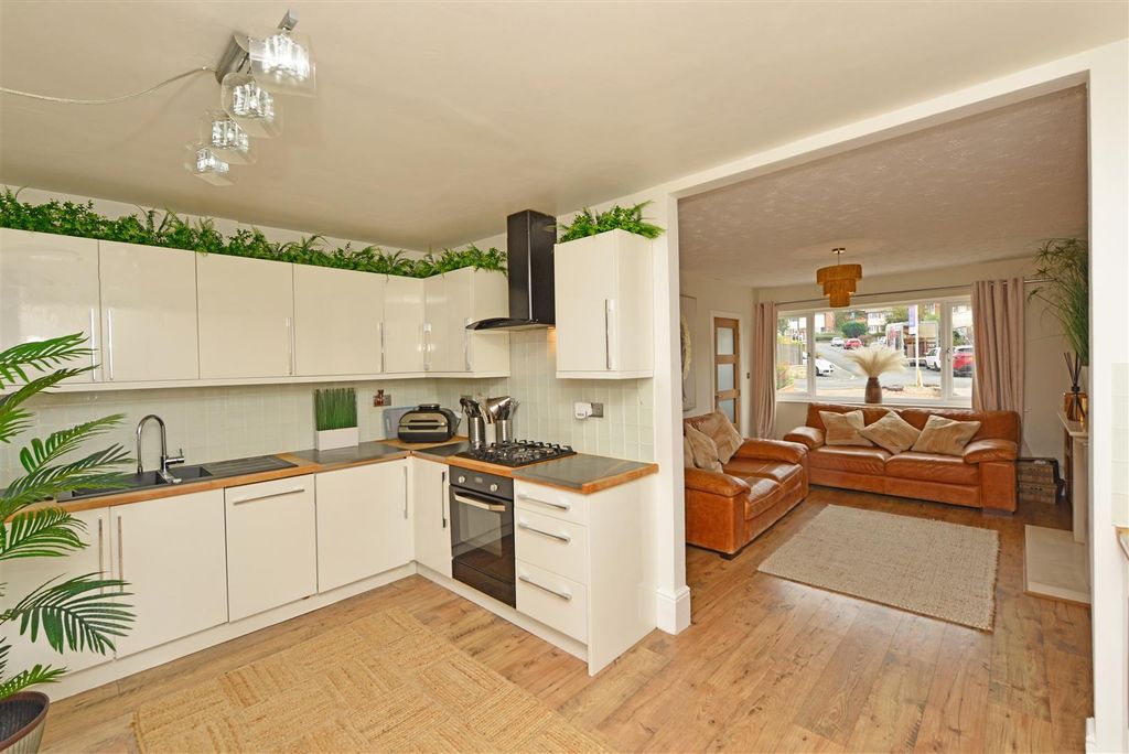 Property photo 3 of 21 Fitted Dining Kitchen: