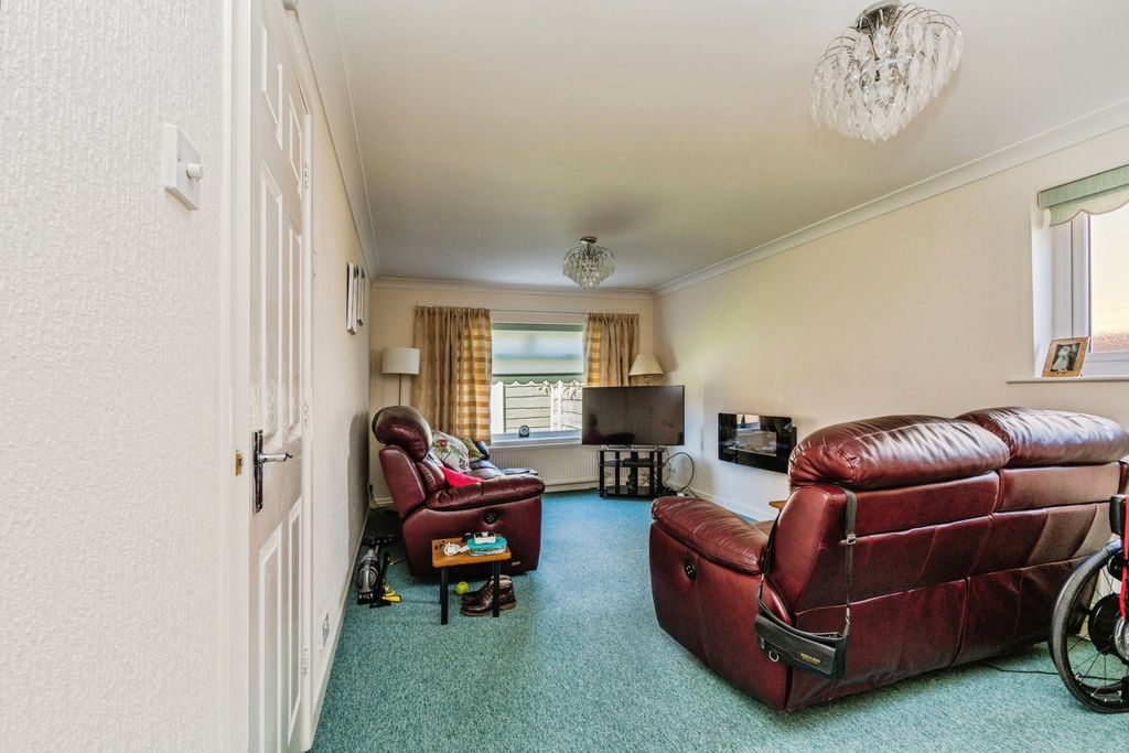 Property photo 3 of 11 Pbox-Img.Jpg