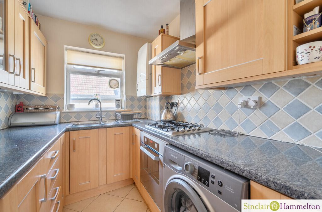 Property photo 2 of 10 Kitchen