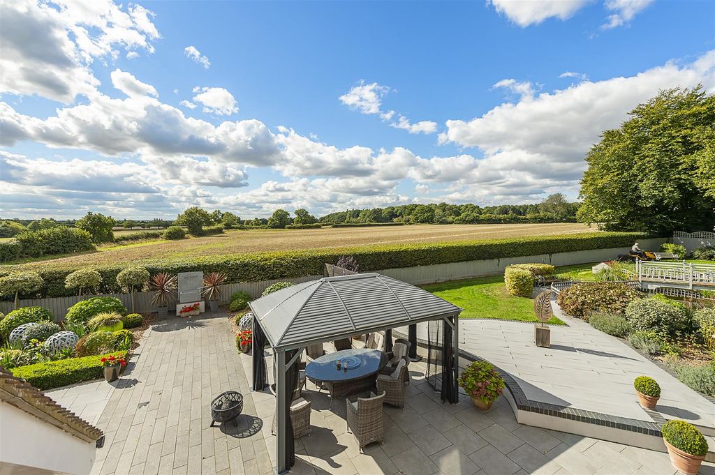 Additional image 11 of 5 bed detached house for saleTea Green, Hertfordshire LU2