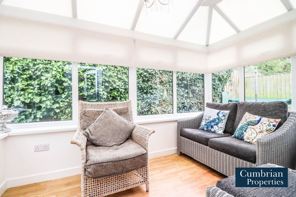 Property photo 2 of 13 Conservatory