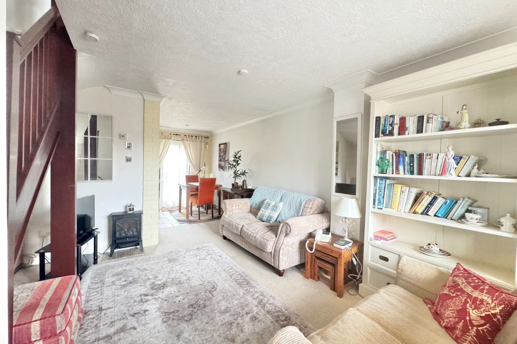 Property photo 2 of 10 Lounge