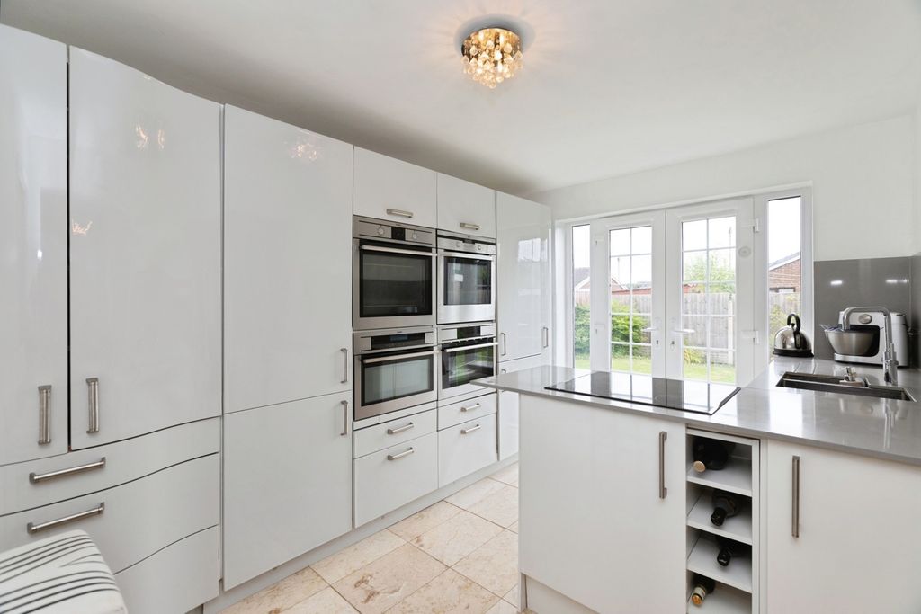 Property photo 2 of 17 Kitchen