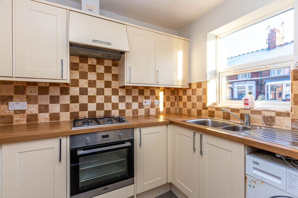 Property photo 2 of 14 Kitchen