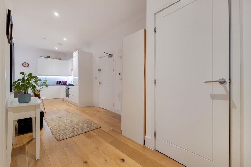 Property photo 3 of 10 Hall