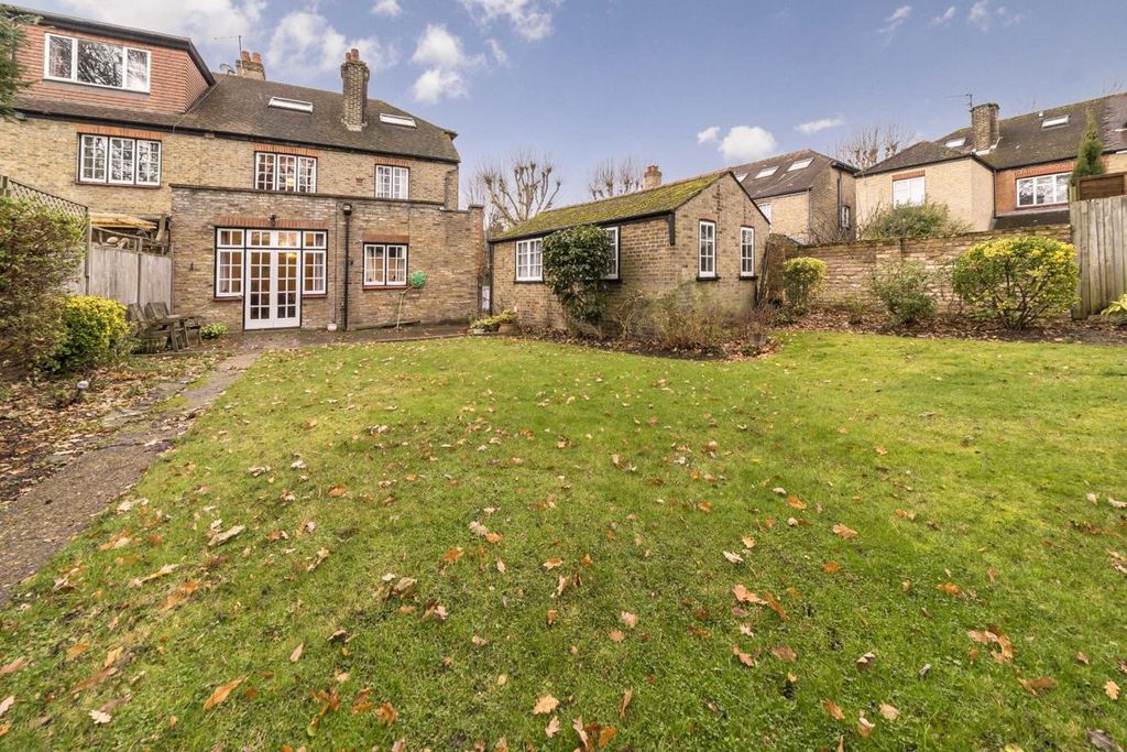 Property photo 2 of 8