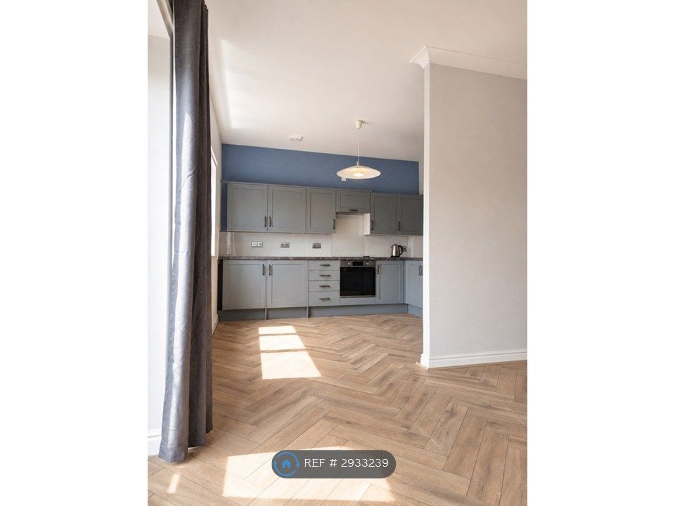 Property photo 1 of 11 Kitchen