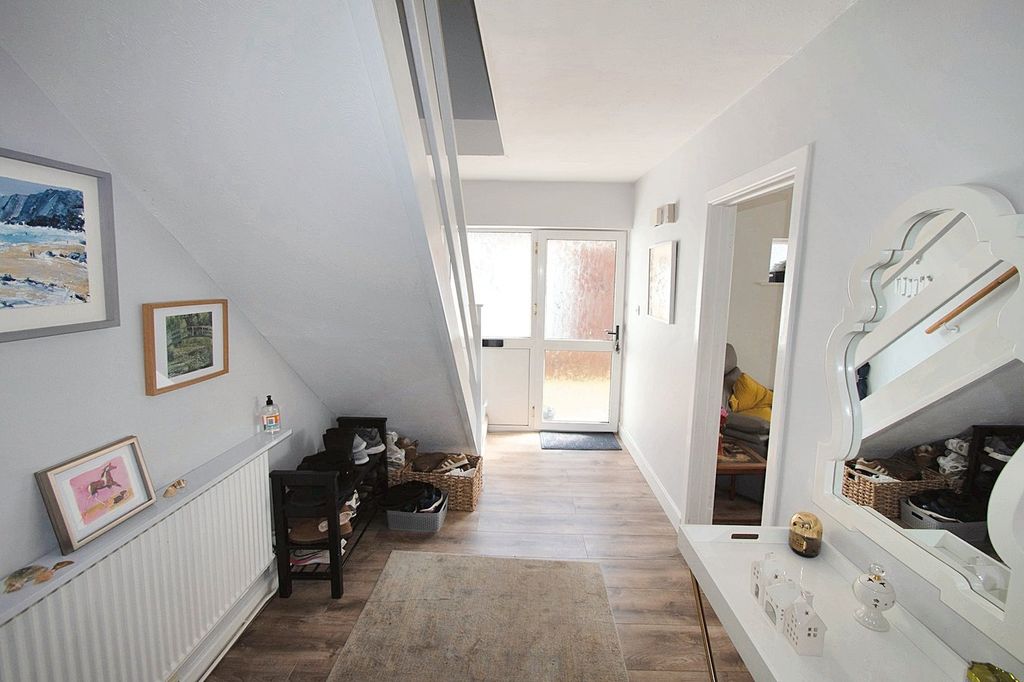 Property photo 3 of 31