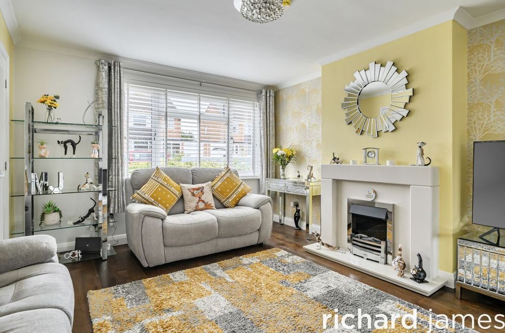 Property photo 3 of 14 Fad77127367E4d529F731c4Cbd15E635