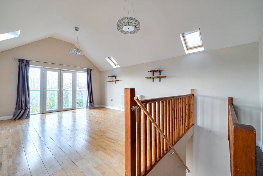 Property photo 2 of 28 Picture No. 26