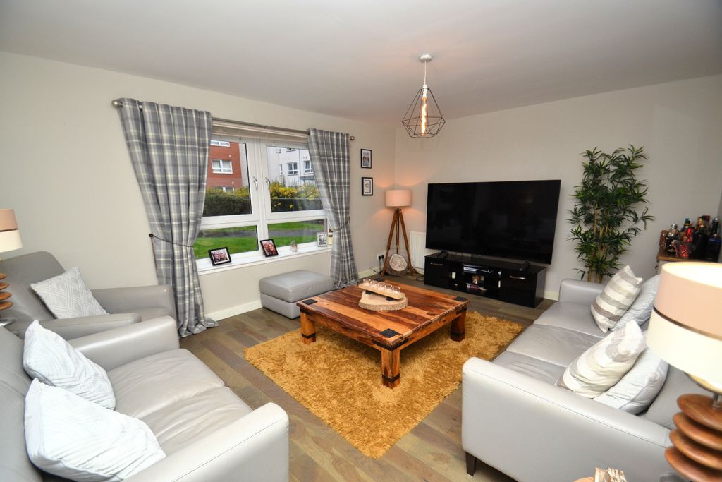 Property photo 2 of 16 4634053