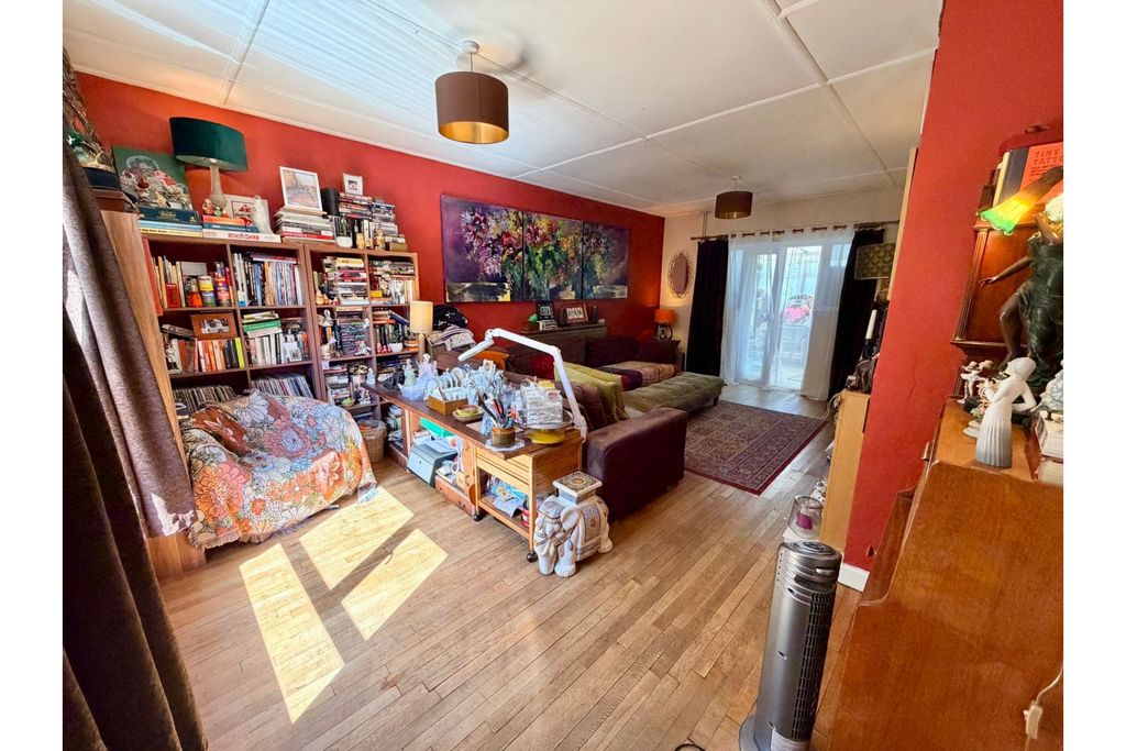 Property photo 2 of 22