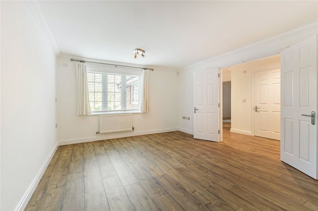 Property photo 2 of 12 Sitting Room