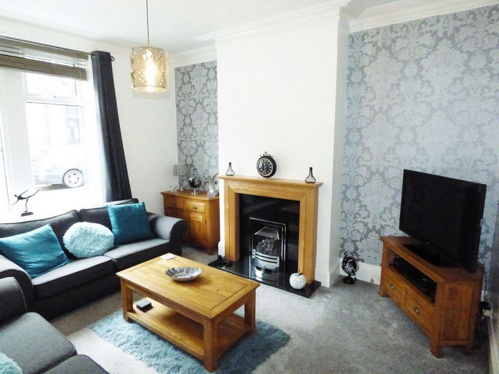 Property photo 3 of 14 Lounge