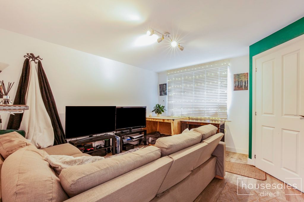 Property photo 3 of 13