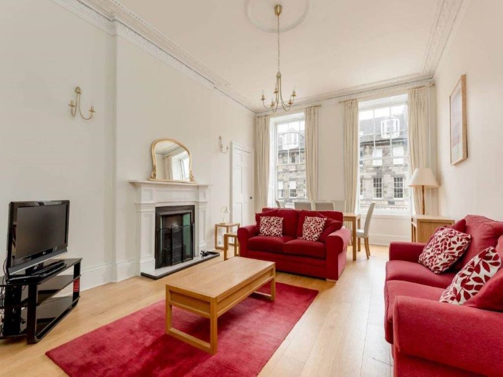 Property photo 2 of 11 46735_33_London_St_002