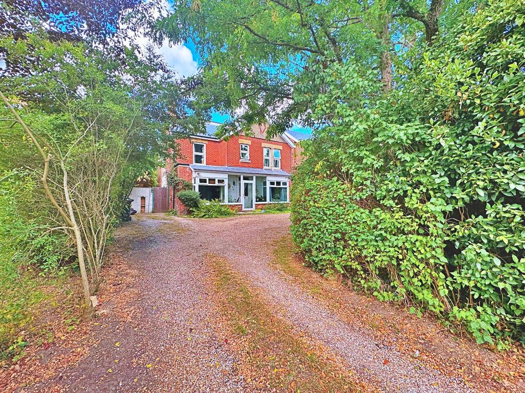 Property photo 3 of 32