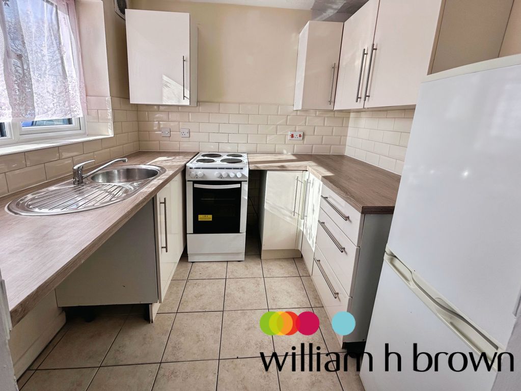 Property photo 2 of 6 Kitchen