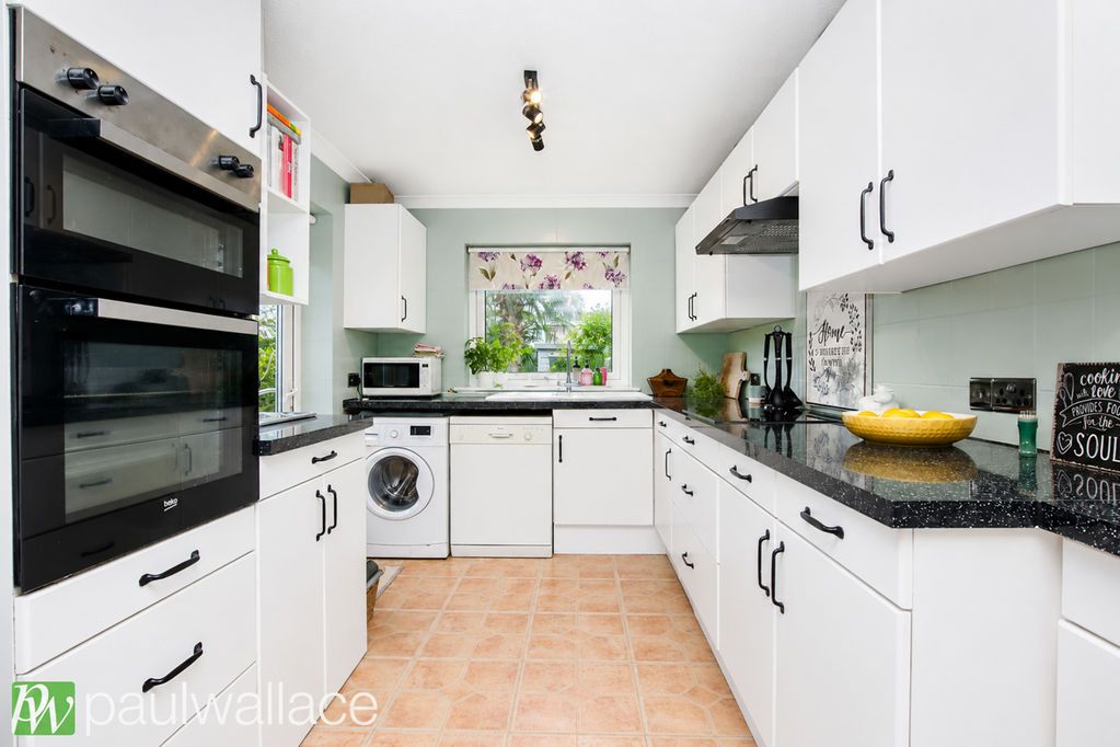 Property photo 3 of 16 Kitchen