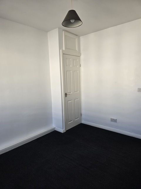 Property photo 2 of 13 1021Fa57-909A-4B52-B340-126A5Ad915E0