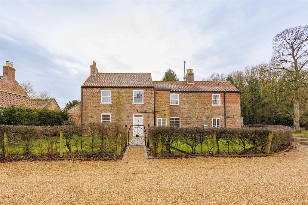 Property photo 2 of 39 Sutton_Farm_Externals_5.Jpg