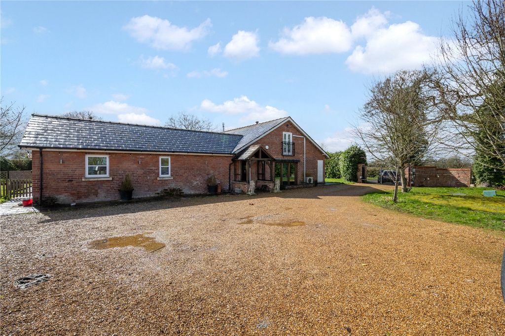 Property photo 2 of 20 Front Garden 2