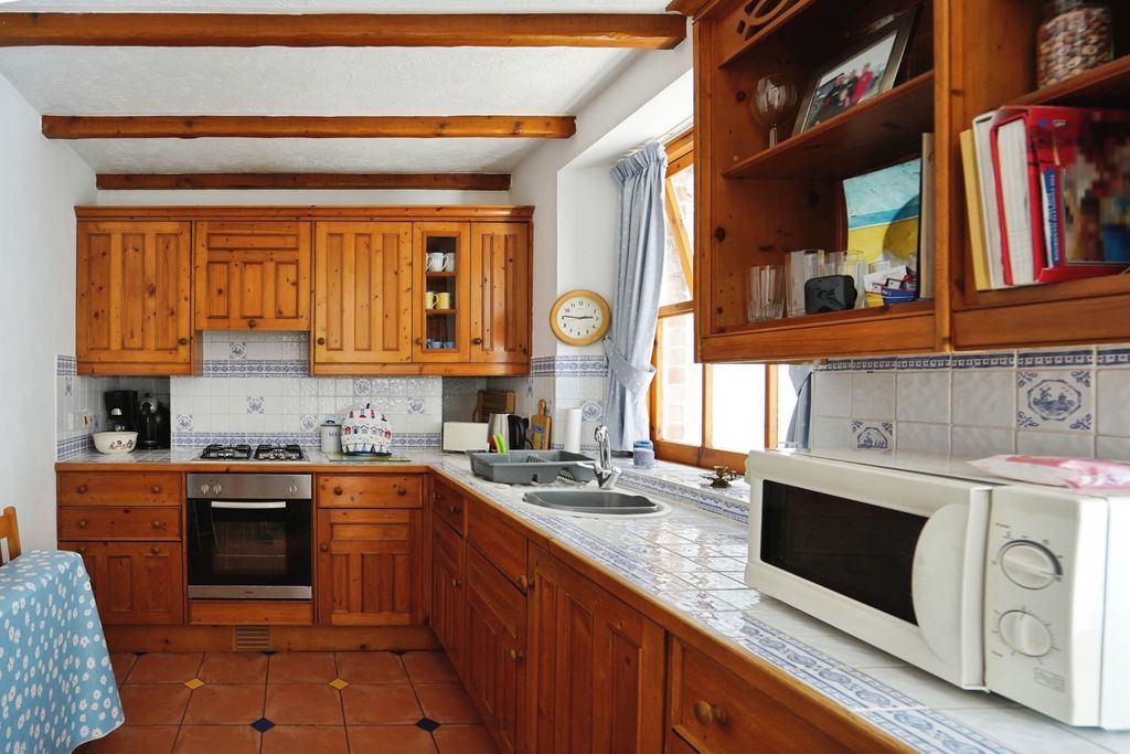 Property photo 3 of 25 Pbox-Img.Jpg