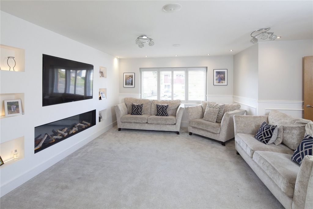 Property photo 3 of 9 Sitting Room