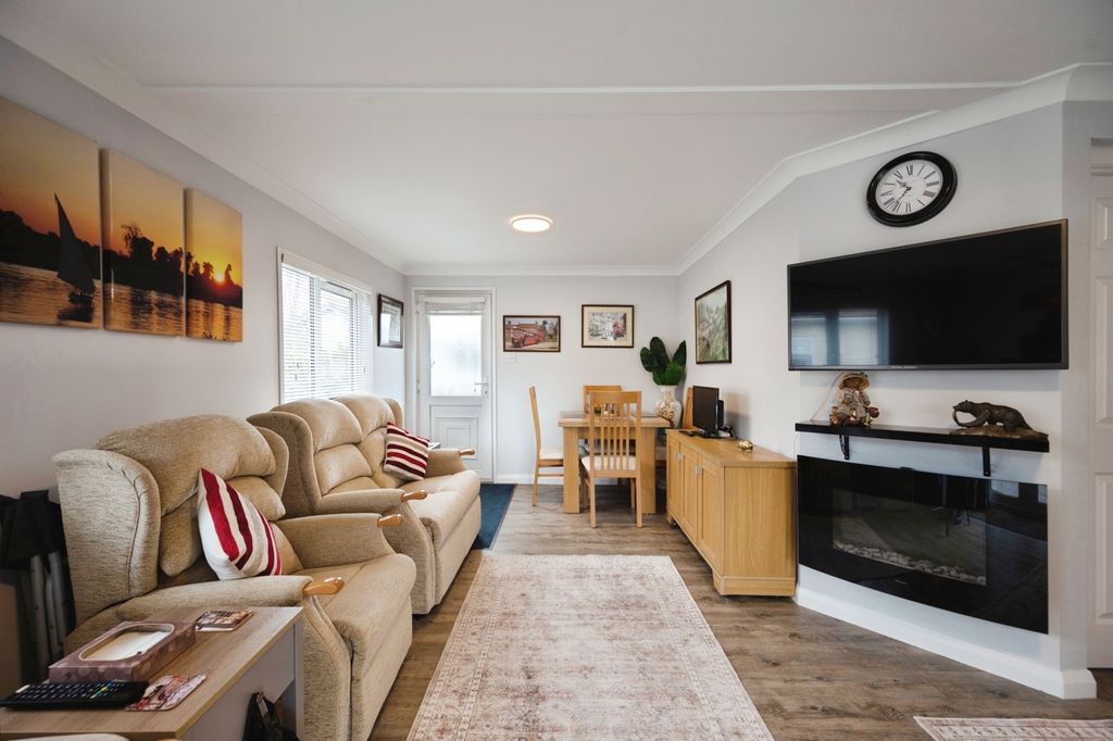 Property photo 3 of 16 Pbox-Img.Jpg