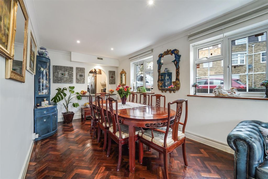 Property photo 3 of 15 Dining Room