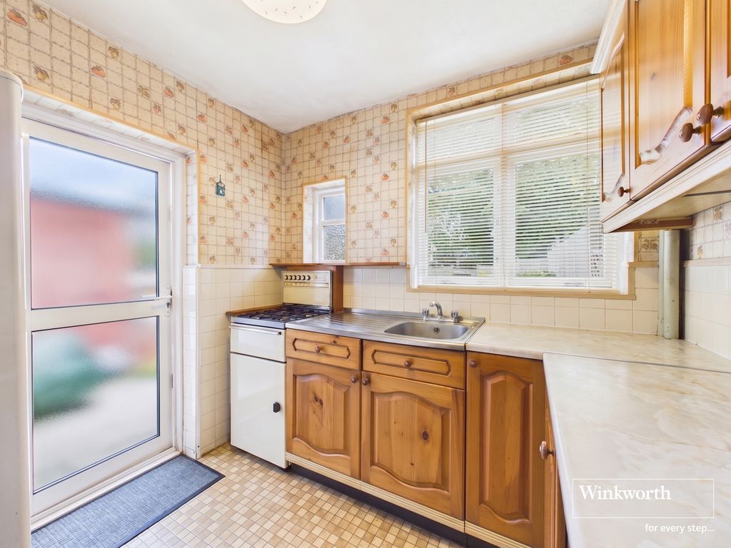Property photo 3 of 10 Kitchen